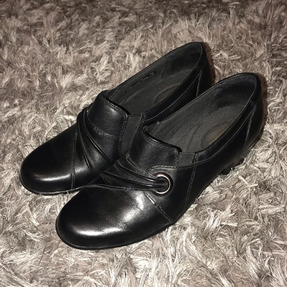 CLARK’S HEELS